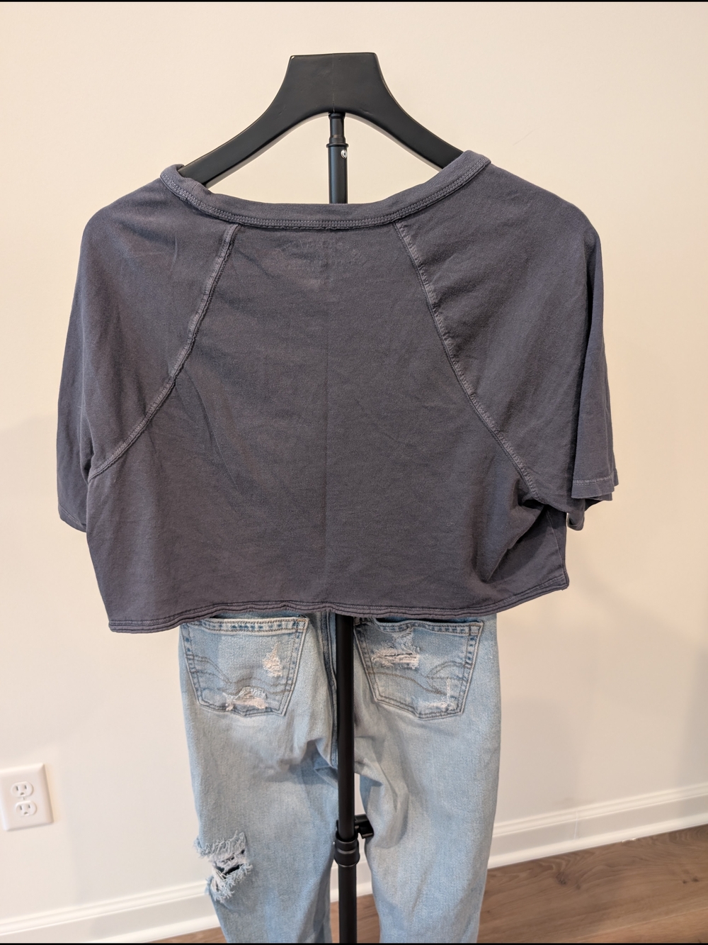 Aeropostale Gray "Santa Monica" Oversized Crop Top with Floral Accent - Picture 4 of 7